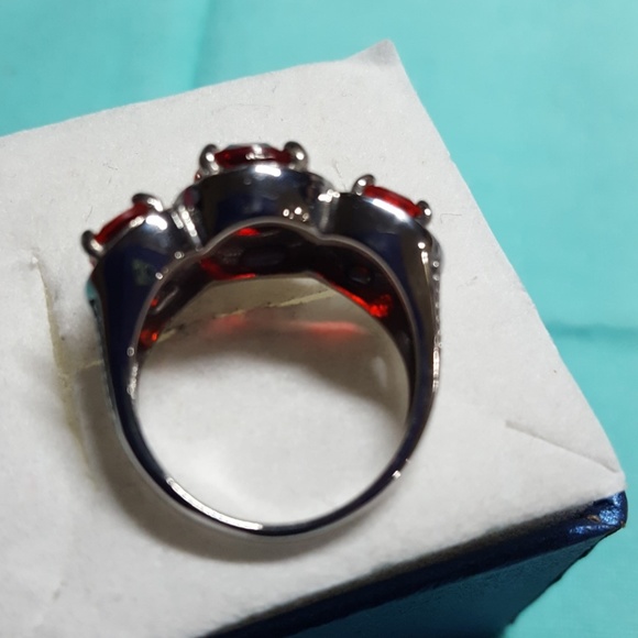 Red Diamond Ring - Picture 4 of 8